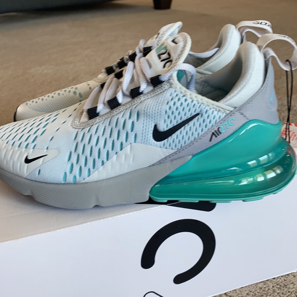NEW Nike Air Max 270 -Women’s 6.5